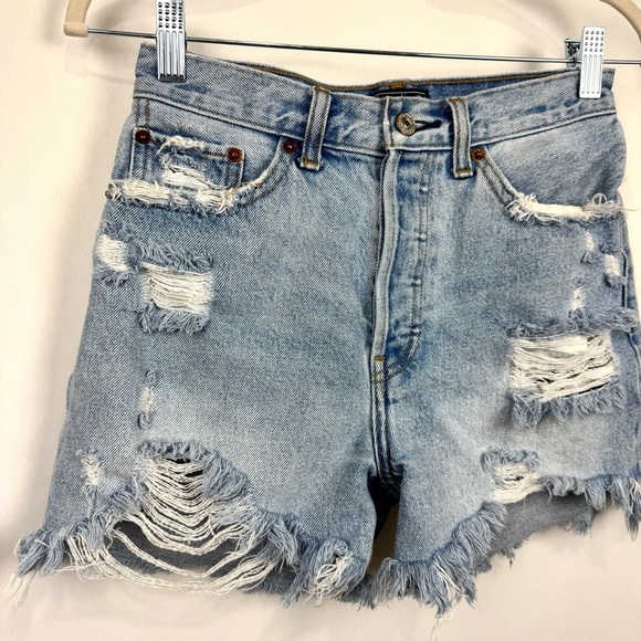 Abercrombie & Fitch Sz 0/25 DISTRESSED HIGH RISE 4" DENIM SHORTS RAW HEM COASTAL - Picture 3 of 14